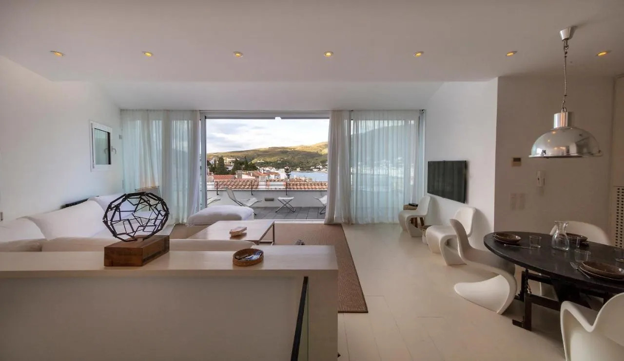 Cadaques White Sea Apartments